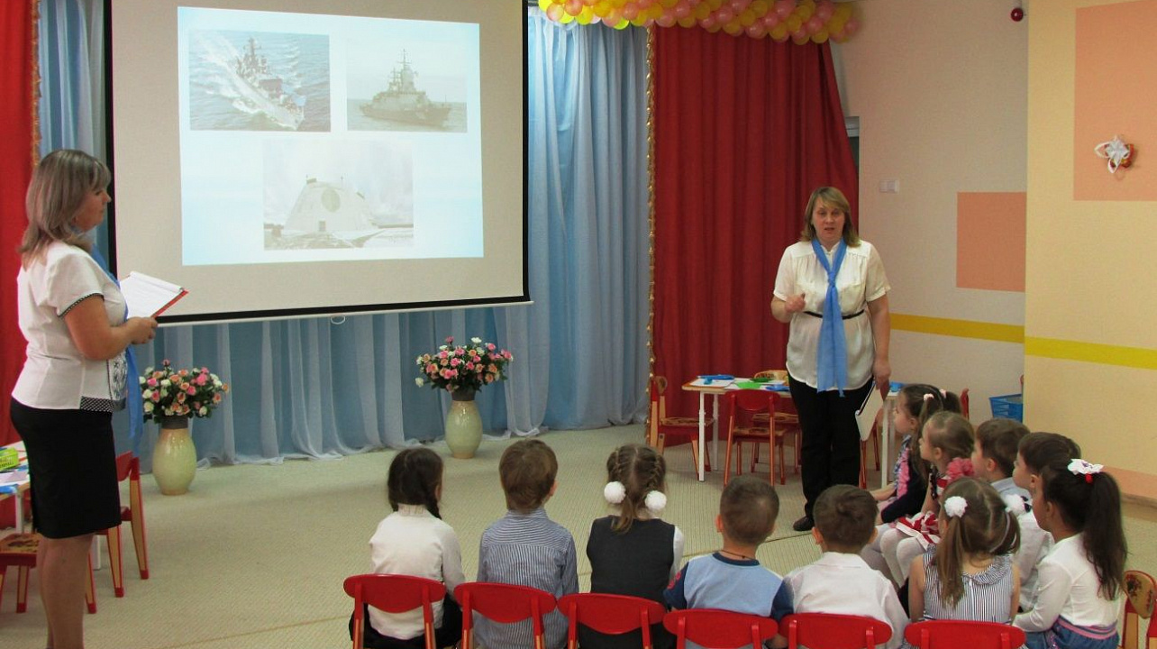 В детском саде №221 организованы выставки военной техники и армейских атрибутов
