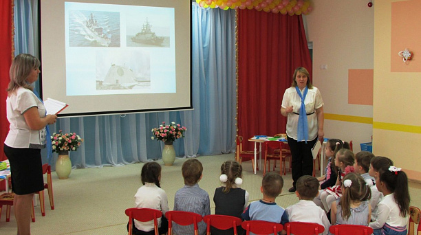 В детском саде №221 организованы выставки военной техники и армейских атрибутов