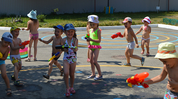 В детских садах Западного округа отпраздновали День Нептуна