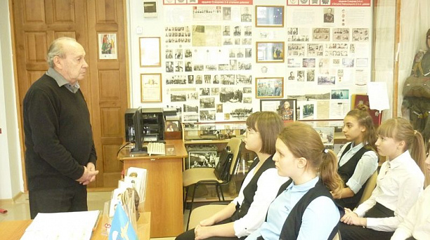 В школе № 6 прошел Урок мужества «У войны не женское лицо»