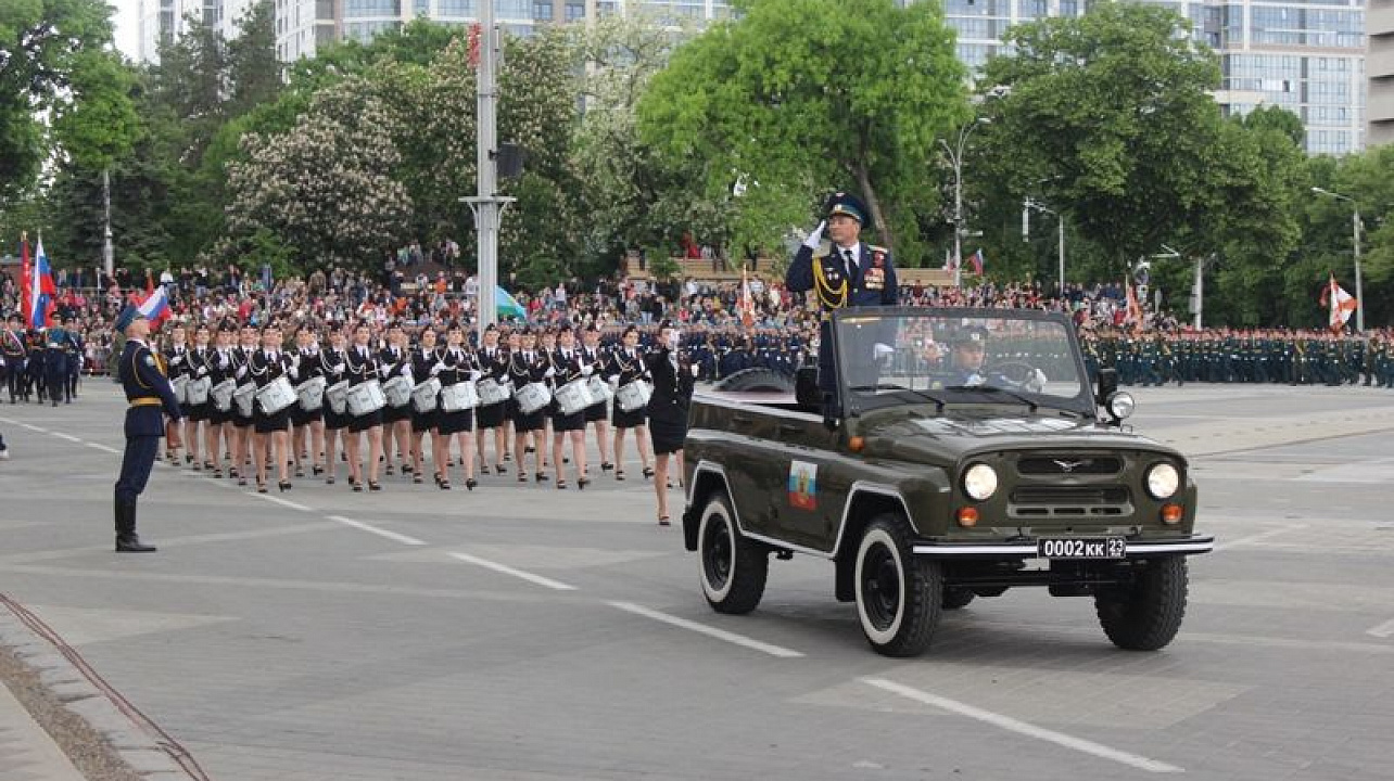 Ветераны Центрального округа приняли участие в военном параде