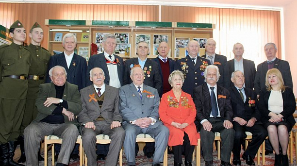 В школе № 32 торжественно поздравили защитников блокадного Ленинграда