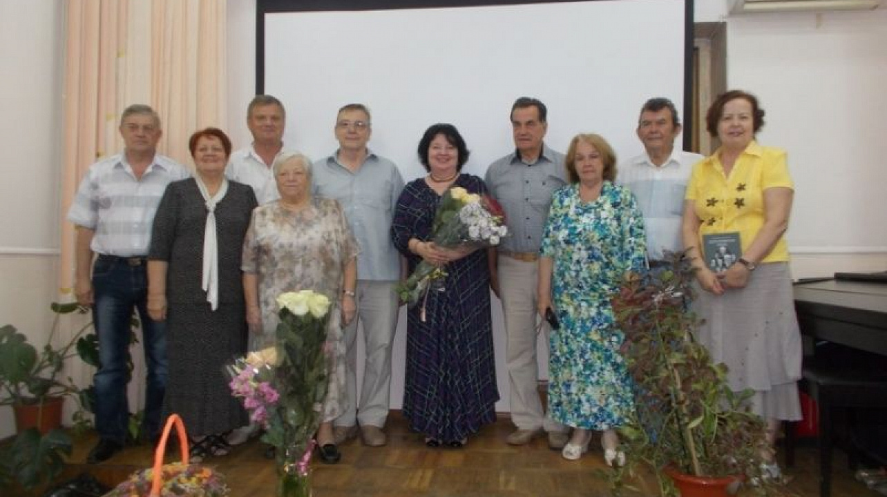 В библиотеке им. Н. А. Некрасова состоялось заседание литературной гостиной