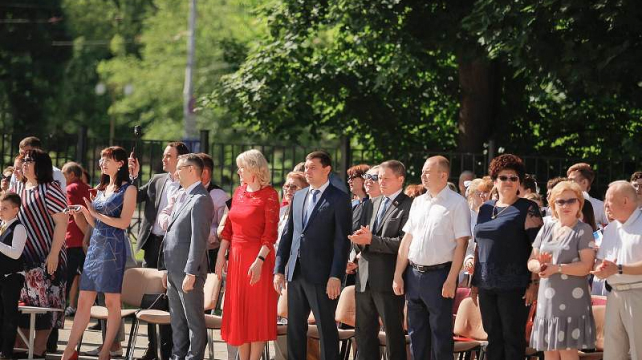 В школах Центрального округа отгремел «Последний звонок»