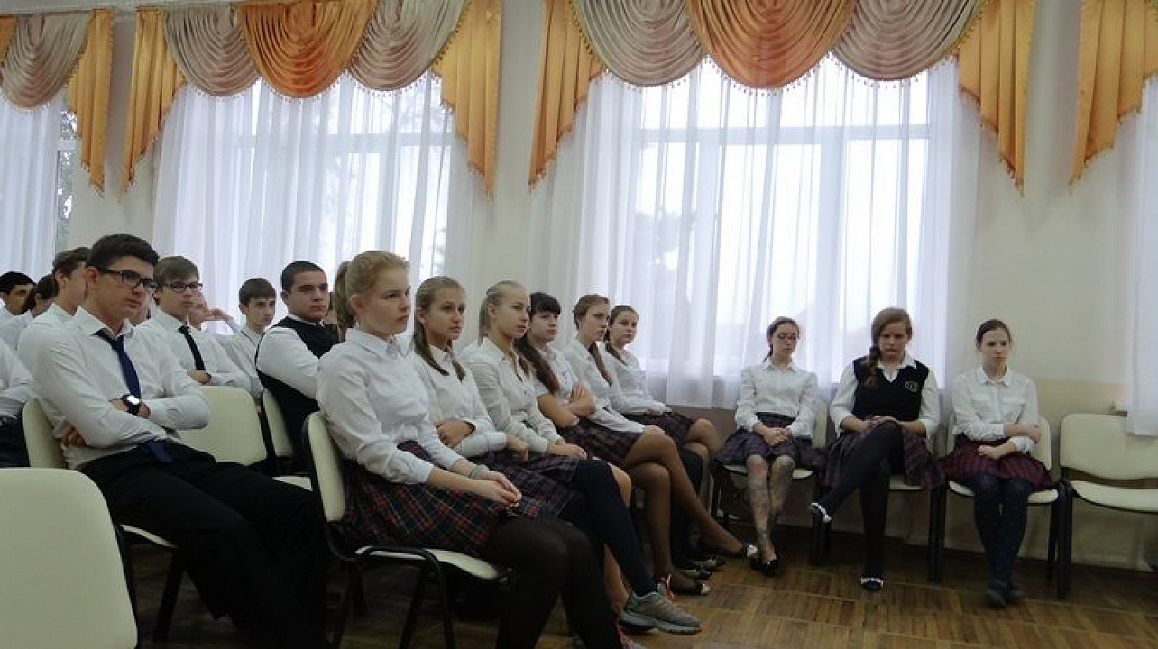 В гимназии № 92 был проведен урок мужества по теме «Голубая линия»