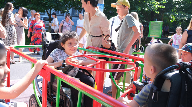 Первая инклюзивная детская площадка открылась в Краснодаре!