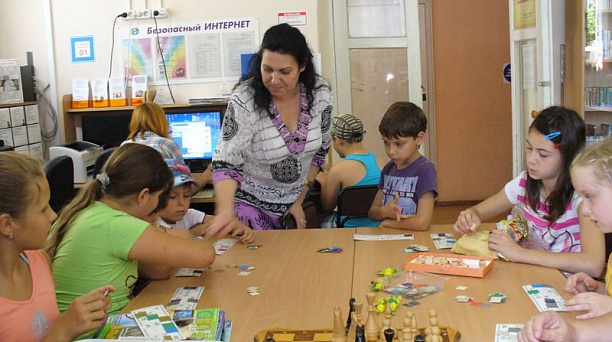 Летняя площадка в детской библиотеке им. С.Я. Маршака продолжает свою работу
