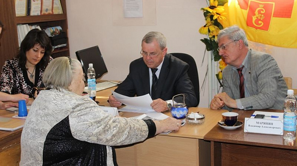 Глава Центрального округа провел прием руководителей органов ТОС