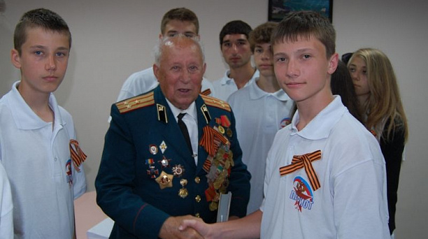 Ветераны Центрального округа провели Урок мужества для детей из Крыма