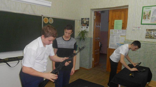 В школе № 34 проходит военно-спортивная эстафета