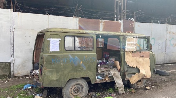 Улицы и дороги Центрального округа продолжают очищать от автохлама