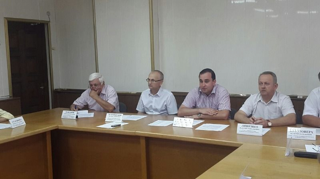 На Совете общественности Прикубанского округа Константин Бондарев представил свою новую книгу.jpg