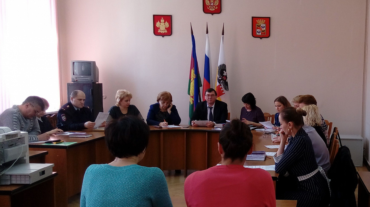 В администрации Западного округа прошло заседание комиссии по делам несовершеннолетних и защите их прав