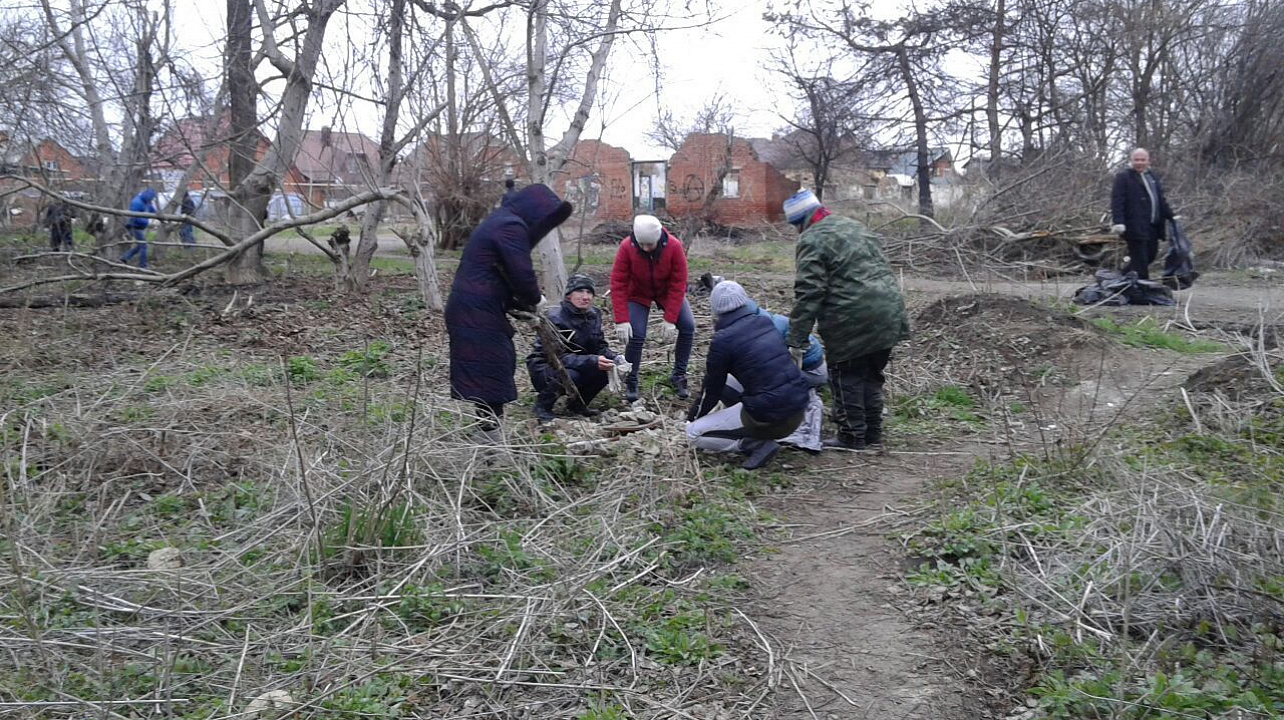 В Елизаветинской станичники наводят весенний порядок