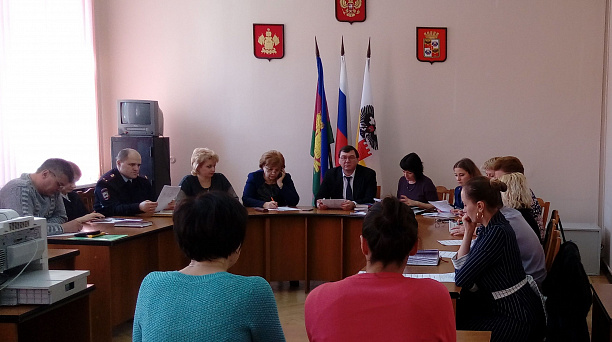 В администрации Западного округа прошло заседание комиссии по делам несовершеннолетних и защите их прав