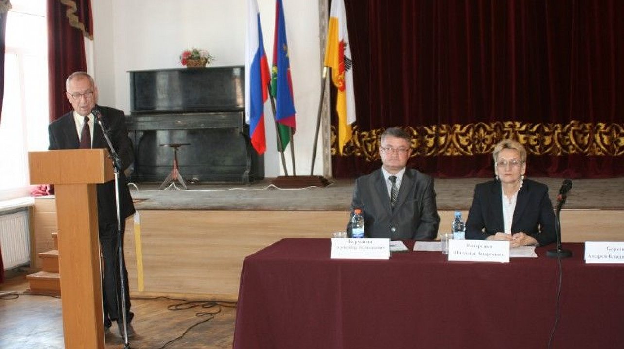 В Краснодаре прошёл «круглый стол» с участием лидеров школьного самоуправления (6).JPG