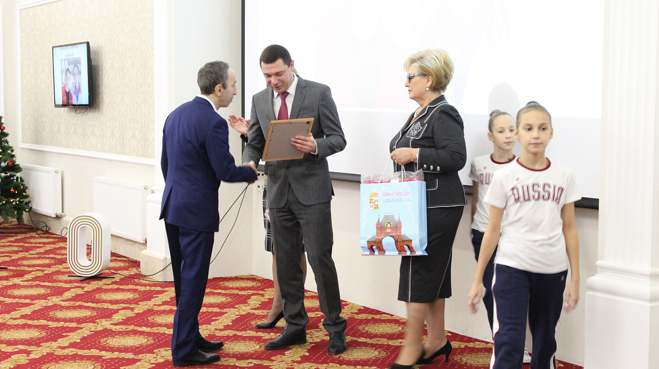 Спортивные итоги года подвели в Краснодаре. Атлетов и тренеров поблагодарил за достижения и поздравил с наступающим 2018 годом мэр Евгений Первышов. Часть 1.