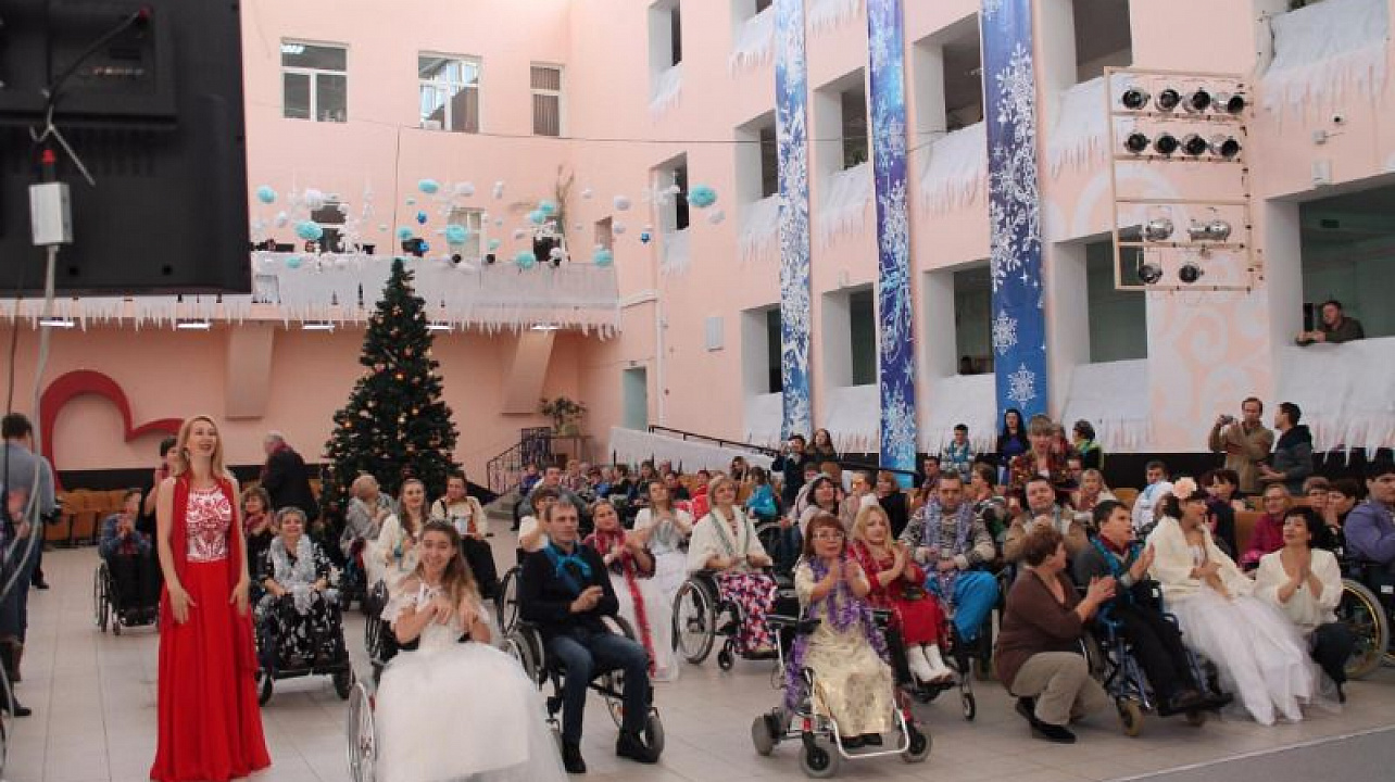 Новогодний бал прошел в общественной организации "Д.О.М.".jpg