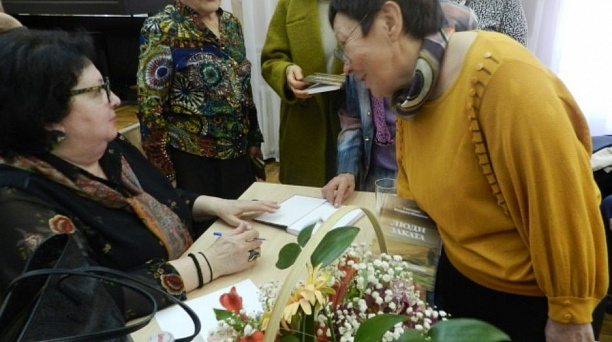 В библиотеке им. Н.А. Некрасова прошла презентация  книги С. Е. Шишковой-Шипуновой «Люди заката. Легко ли быть старым»