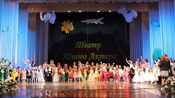 Дети Западного округа приняли участие в конкурсе театрального искусства «Радостный дождь»