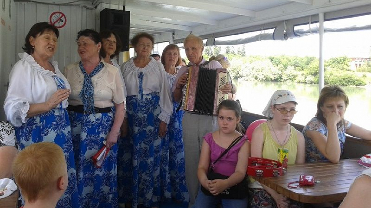 Инвалиды Центрального округа отправились на речную прогулку