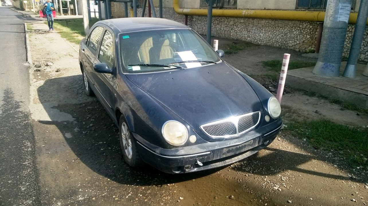 В Западном округе прошел мониторинг улиц с целью выявления и уборки брошенных транспортных средств