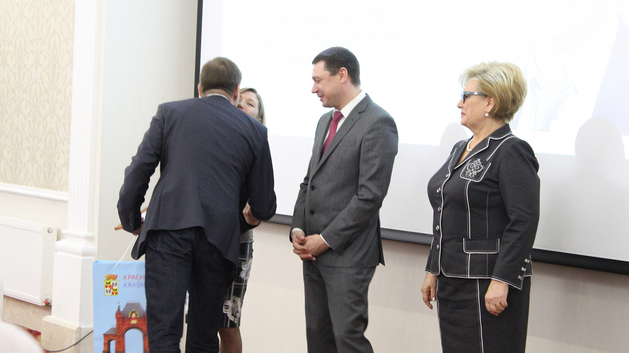 Спортивные итоги года подвели в Краснодаре. Атлетов и тренеров поблагодарил за достижения и поздравил с наступающим 2018 годом мэр Евгений Первышов. Часть 2.