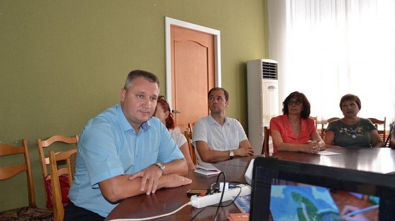 Руководитель движения «Содружество» Павел Снаксарев провел ряд встреч и круглых столов в муниципалитетах края.jpg