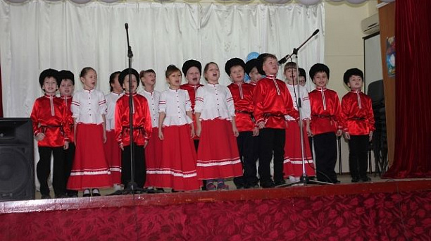 Маленькие казаки и казачки школы № 61 дали торжественную клятву