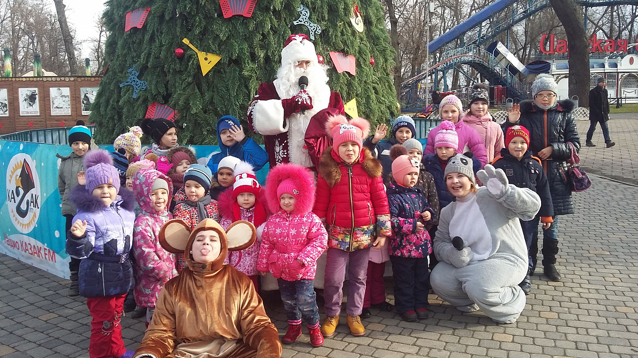 Театрализованную программу провели для детей Западного округа