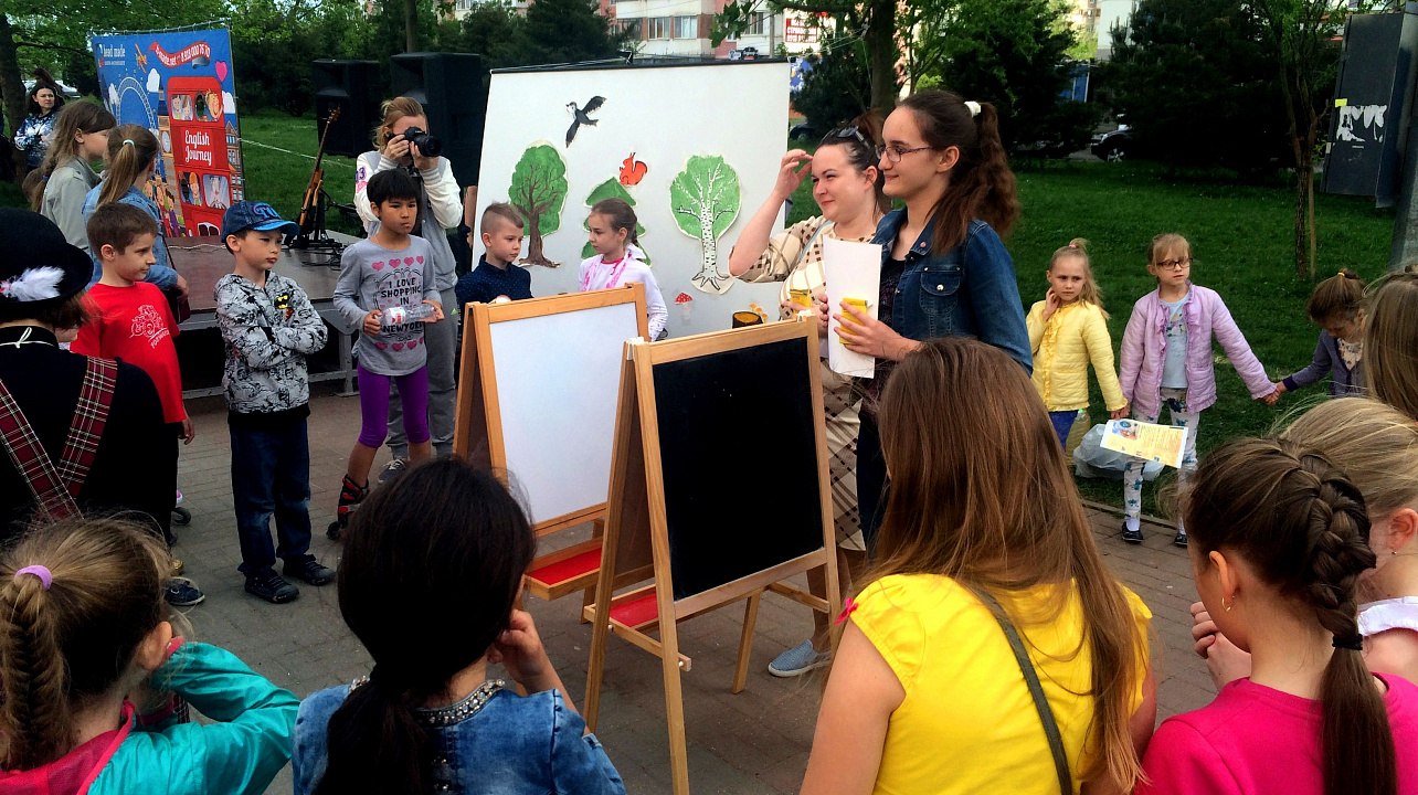 День английского языка прошёл в минувшие выходные на Бульваре Платановом для жителей Юбилейного микрорайона