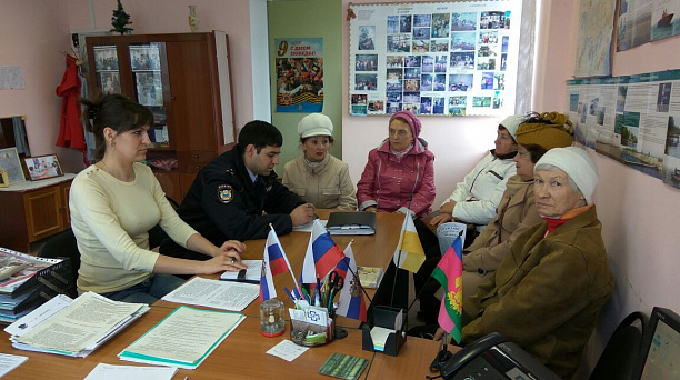 В помещении территориального центра № 20 прошло информационное занятие для председателей ТОС