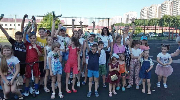 На улице Аверкиева прошел праздник для юных жителей микрорайона