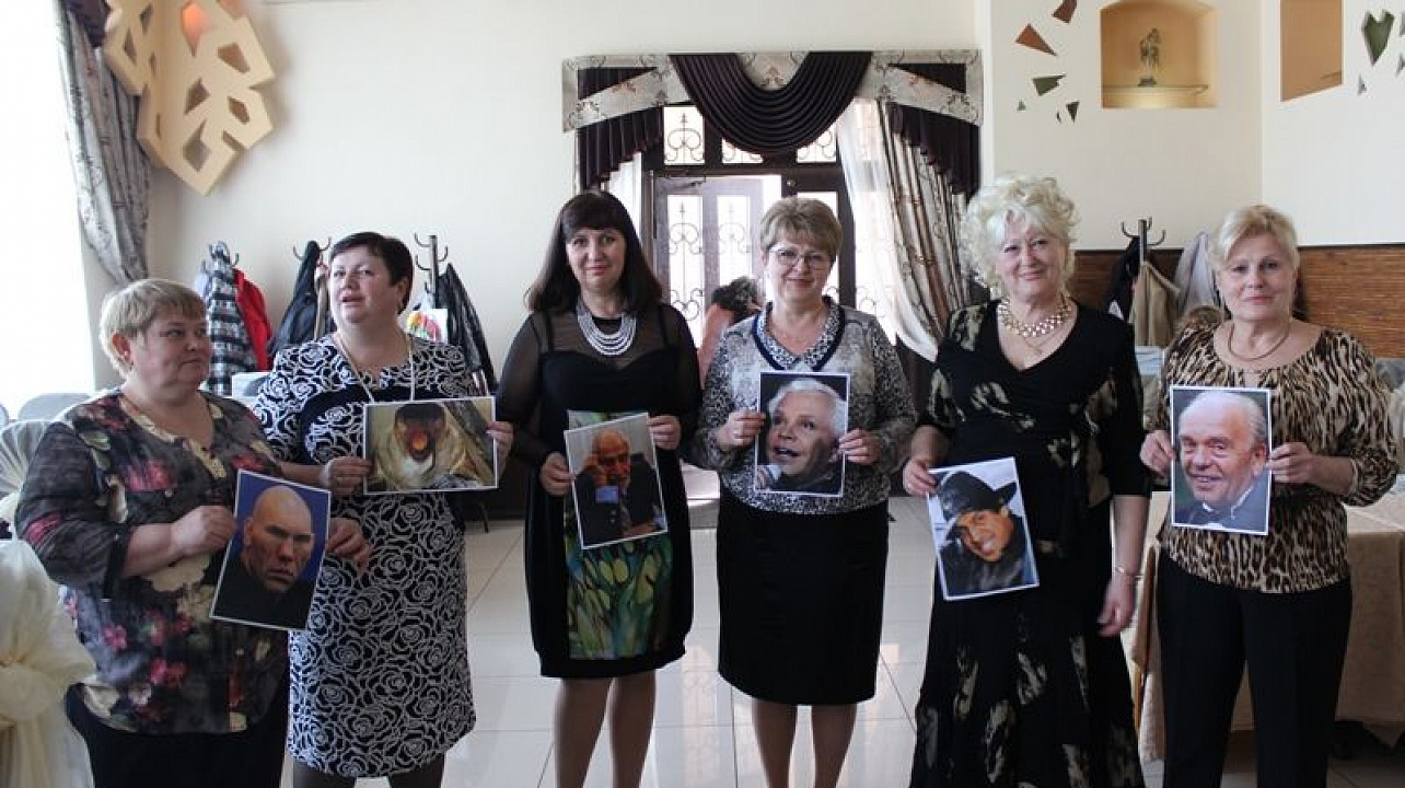 Глава Центрального округа Вячеслав Литвинов поздравил общественников с наступающим Международным женским днем