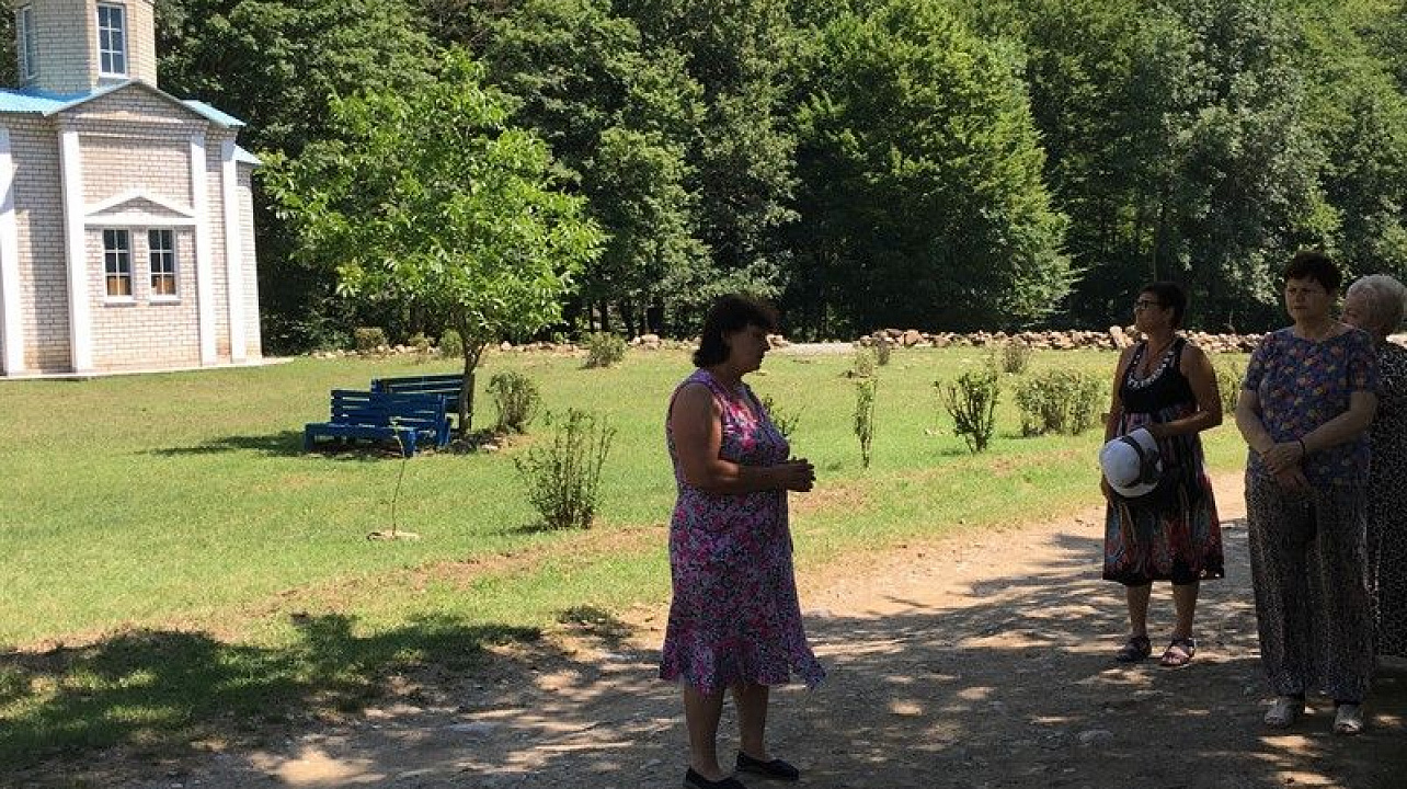 Местное отделение Всероссийского общества слепых посетило мемориальный комплекс в хуторе Поднависла.jpg