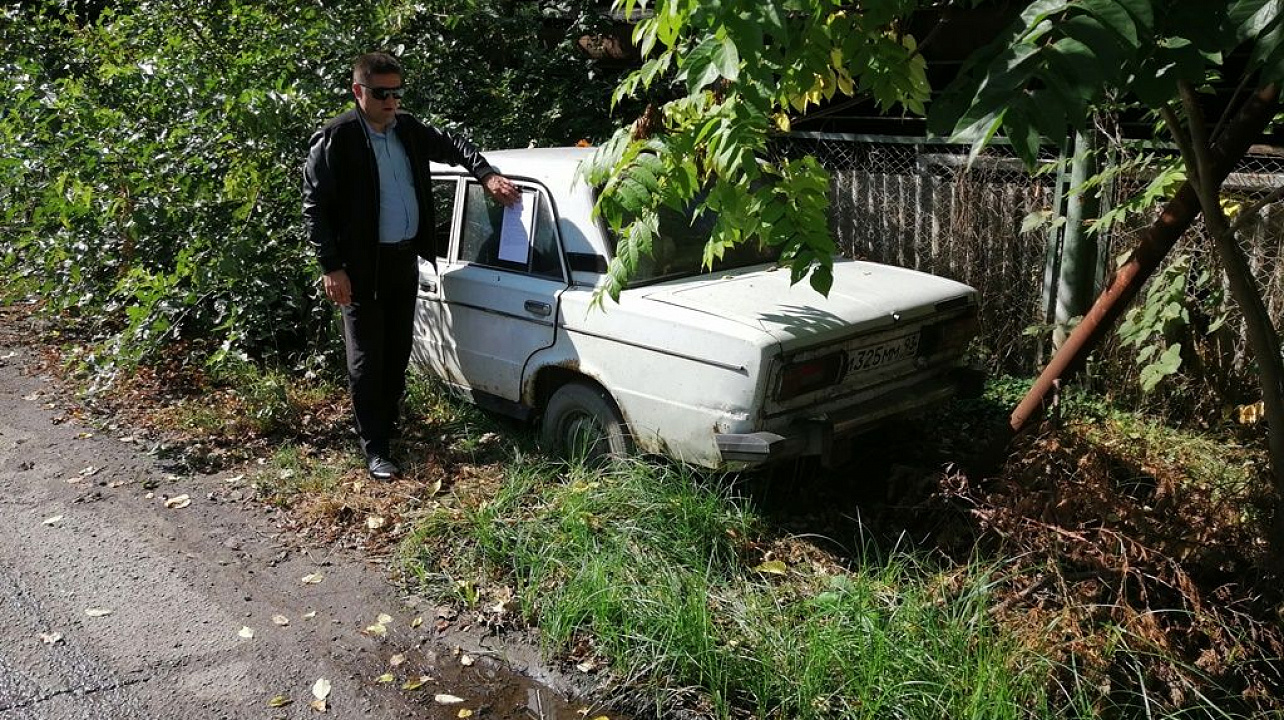 В Западном округе продолжают выявлять  брошенный автотранспорт