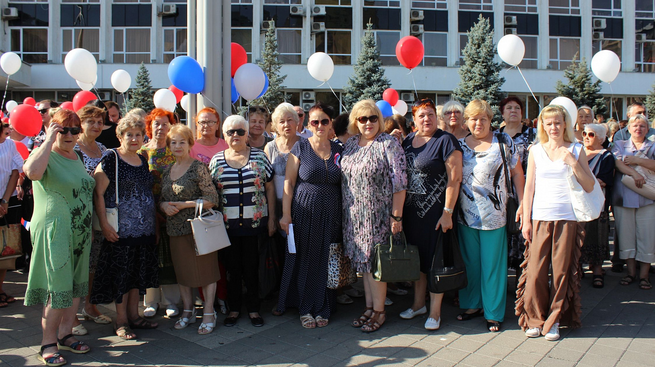 Общественность Центрального округа отметила День Государственного флага РФ