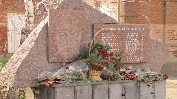 Жители Центрального округа в годовщину начала Великой Отечественной войны почтили память павших