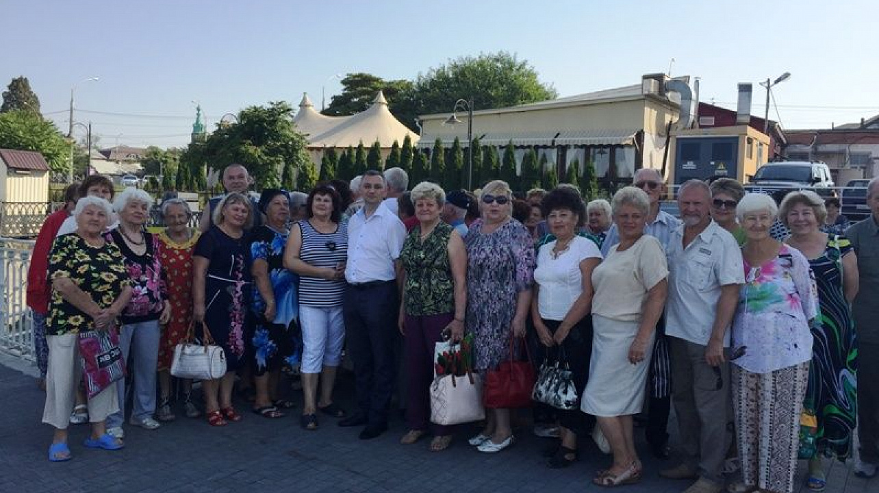 Общественники Центрального округа совершили экскурсионную поездку на теплоходе