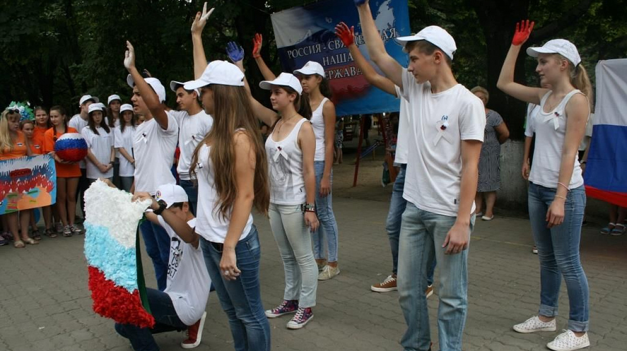 В Прикубанском округе состоялась  молодежная акция  «Под флагом России  живу и расту»