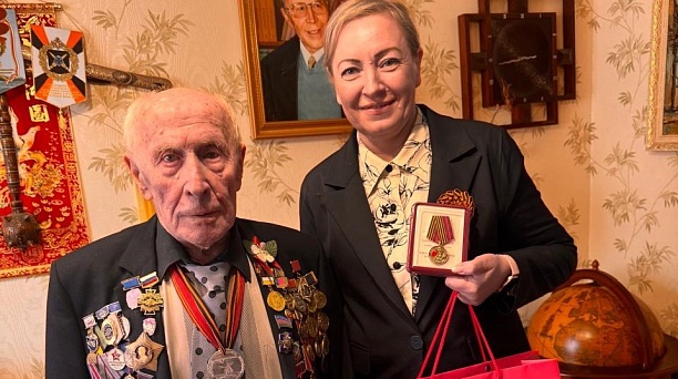 Почетному гражданину города Краснодара, бывшему несовершеннолетнему узнику фашистских концлагерей Владимиру Борисовичу Андрейчеву вручили медаль «80 лет Победы в Великой Отечественной войне 1941-1945 г.г.»