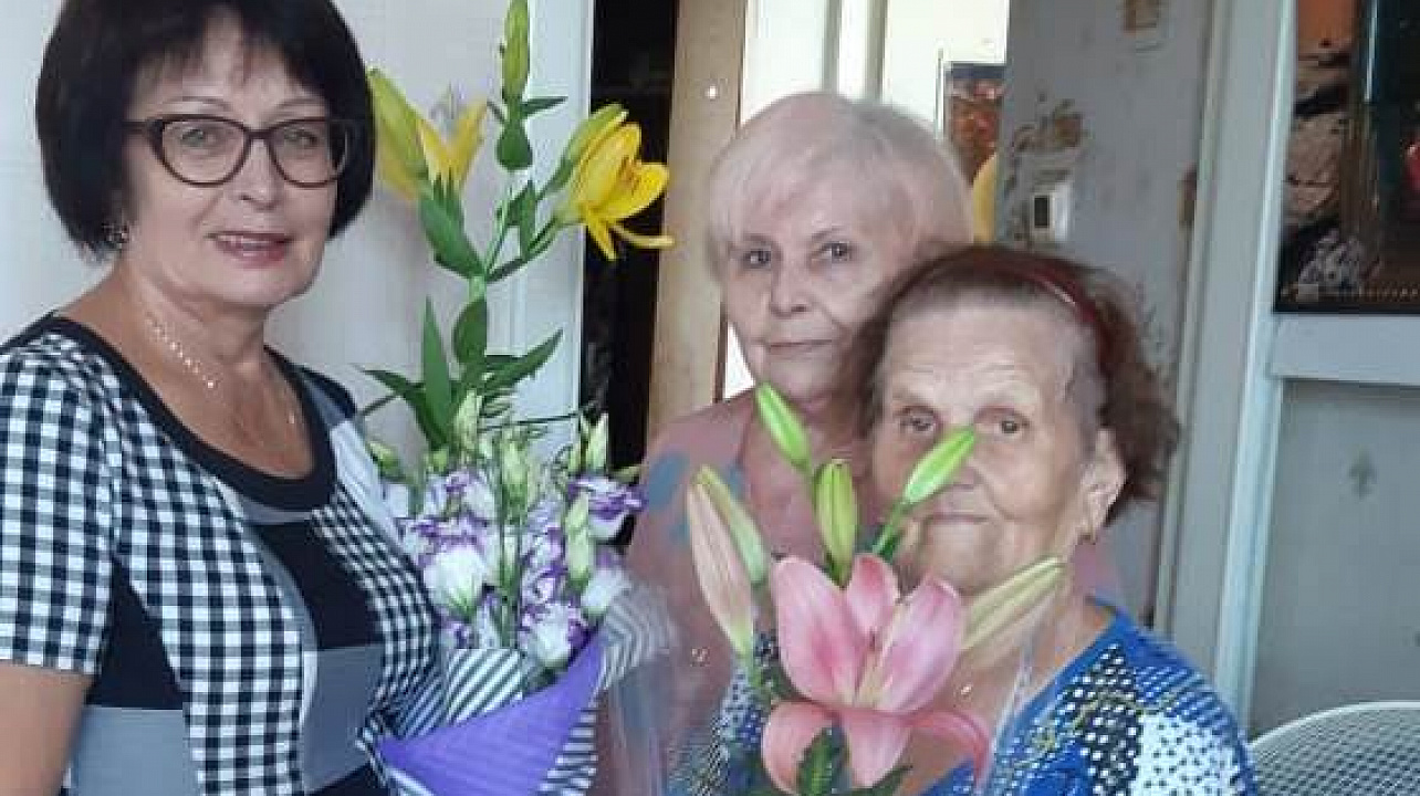 Труженицу тыла Валентину Дрягину поздравили с 85-летием