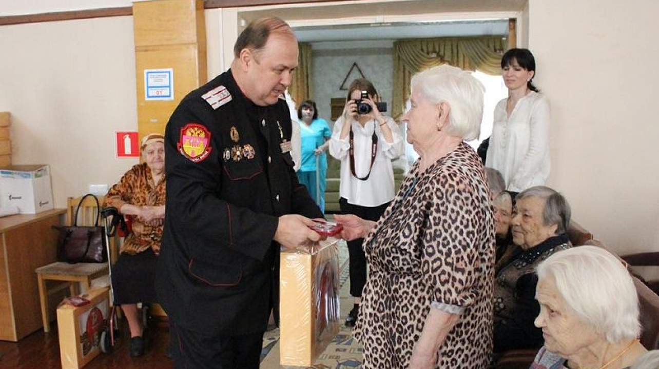 Сегодня в геронтологическом центре «Екатеринодар» состоялось торжественное вручение юбилейных медалей