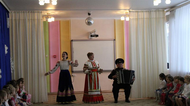 В детском саду № 72 оформили стенд «Растим патриотов России»