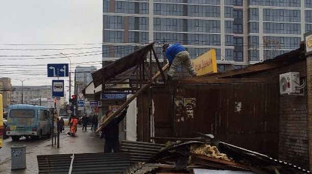 В Западном округе демонтировали очередной объект не соответствующий архитектурным требованиям