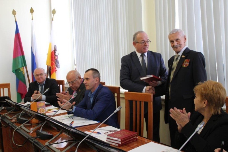 Уплачивают ли пенсионеры налог при продаже квартиры
